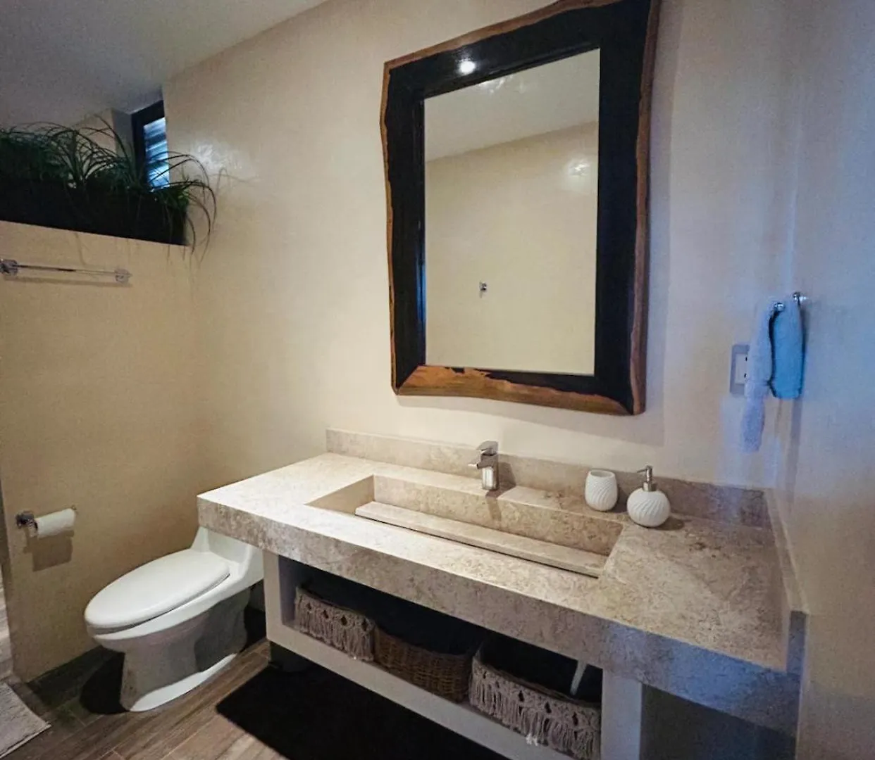 New Large Luxurious 1 Bedroom, 1 Bathroom Apartment In 图卢姆