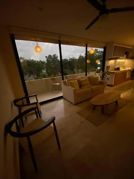 New Large Luxurious 1 Bedroom, 1 Bathroom Apartment In 图卢姆